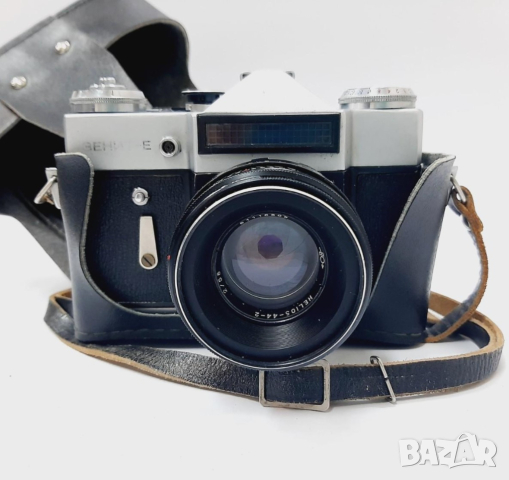 Съветски фотоапарат Зенит Е, Zenit Е, Хелиос (12.4), снимка 1 - Антикварни и старинни предмети - 44986498