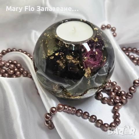 Свещник от естествени Спрей рози, евкалипт и златни люспи запечатани в епоксидна смола