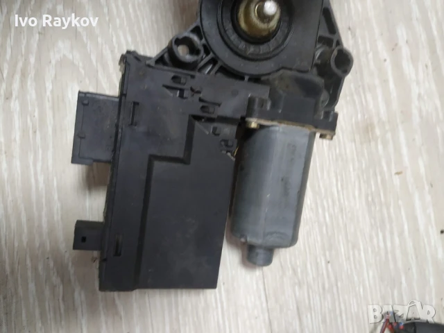 Моторче Стъклоповдигане , преден десен прозорец VW Golf IV.  VW BORA