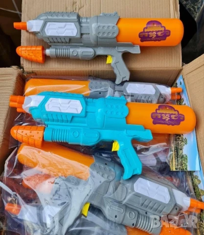 Голям воден пистолет - помпа, с три дюзи