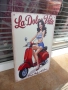 Метална табела мотор мотопед скутер италиянка секси готина От Италия с любов висок ток Веспа Пиаджо, снимка 2