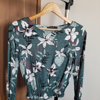 Дамска блуза с флорални мотиви, снимка 1 - Блузи с дълъг ръкав и пуловери - 44954020