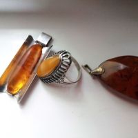 Антикварни руски сребърни изделия-медальони и пръстен  с естествен кехлибар, снимка 3 - Колиета, медальони, синджири - 45366867