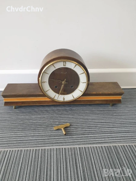 Малък стар немски дървен каминен часовник Junghans/шпиндел-40см/Юнгханс 1950-те, снимка 1