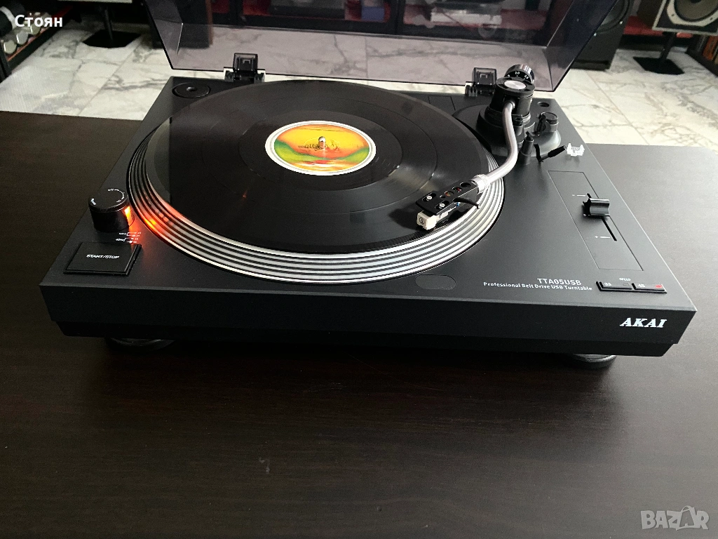 Почти нов грамофон Akai, снимка 1