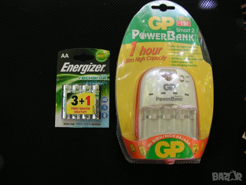 Зарядно устройство и 4 акумулаторни батерии АА  (R 6), снимка 1