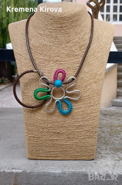 Колие и гривна с масивно цвете и естествена кожа. С плетка. Бижута Луди гъби., снимка 1