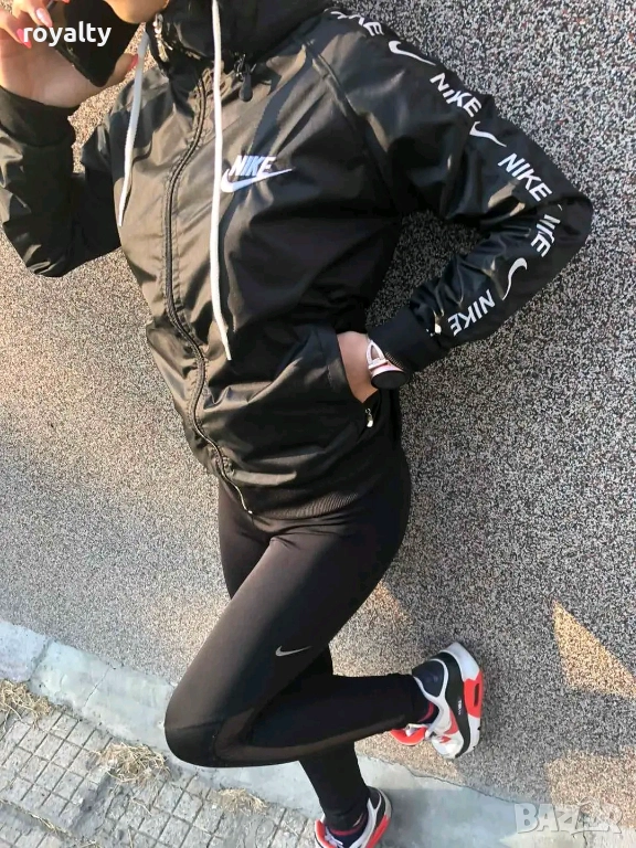 Nike Дамски Ветровки На Дребно и Едро, снимка 1