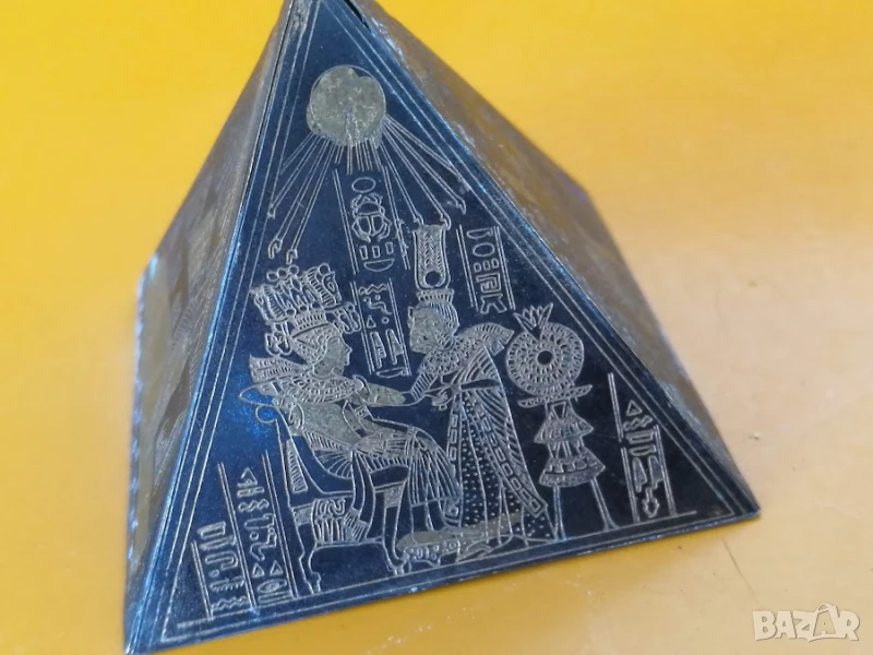 пирамида старинна бронз с инкрустации, снимка 1