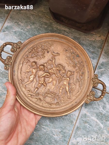 Релефна бронзова чиния, снимка 1