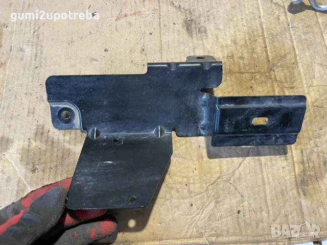 Стойка Държач Топлообменник 1EA816087A Volkswagen ID.3 E11 pro, снимка 2 - Части - 50779503