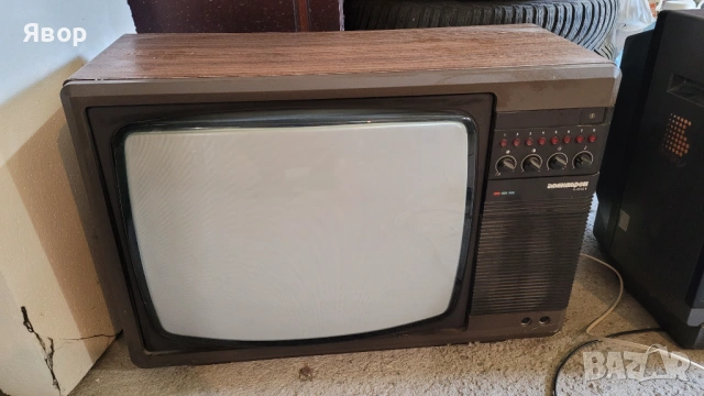 Телевизор Електрон В.Търново от соца ретро не работи , снимка 11 - Телевизори - 53495756