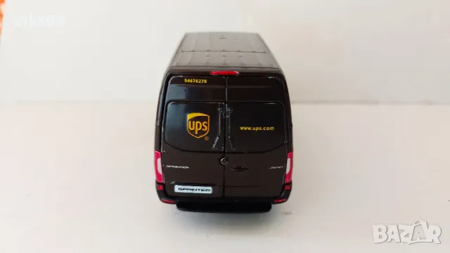 Mercedes-Benz Sprinter UPS Van KiNSMART 1:48, снимка 4 - Колекции - 49245454