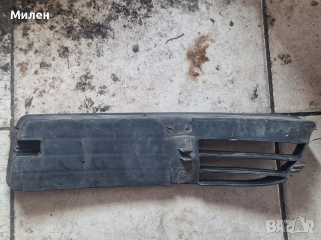 Audi A4 B5 1994-1998 Година Дясна Декоративна Решетка Във Предната Броня Ауди А4 , снимка 2 - Части - 51778879