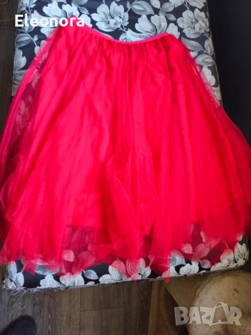 Червена тюлена пола