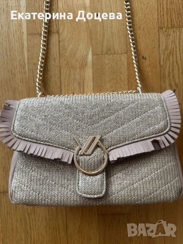 Бежова чанта със златна дръжка и ресни, снимка 2 - Чанти - 52409094