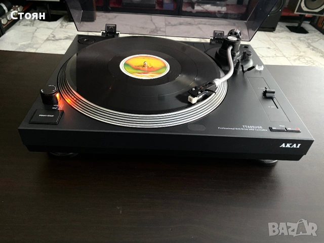 Почти нов грамофон Akai