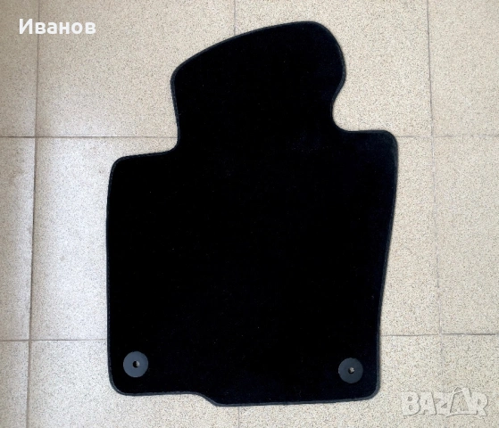 Комплект от две Оригинални предни автомобилни мокетни стелки за Volkswagen , снимка 2 - Аксесоари и консумативи - 54054086