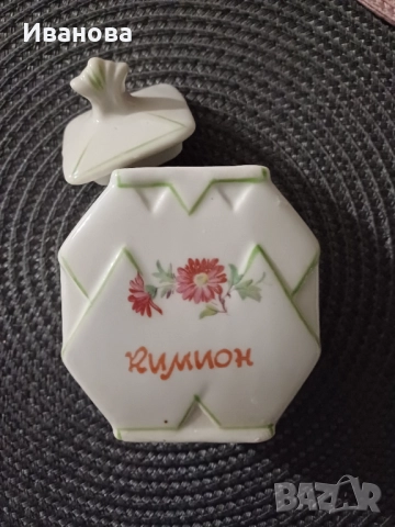 Комплект буркани и шишета за подправки и храни – отличен вид!, снимка 6 - Кутии за храна - 51630421