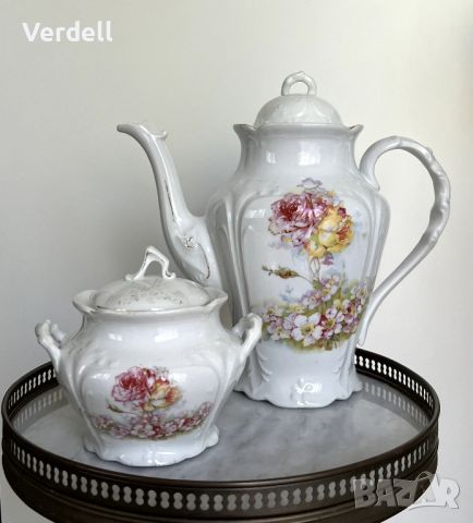 Порцеланов чайник и захарница - Ар Нуво в класическа форма и декорація