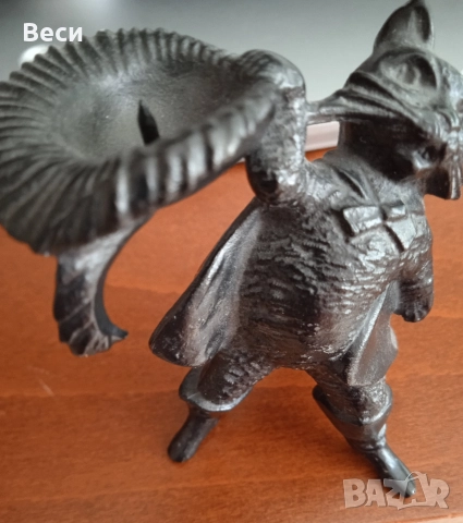 свещник Котаракът в чизми, желязо