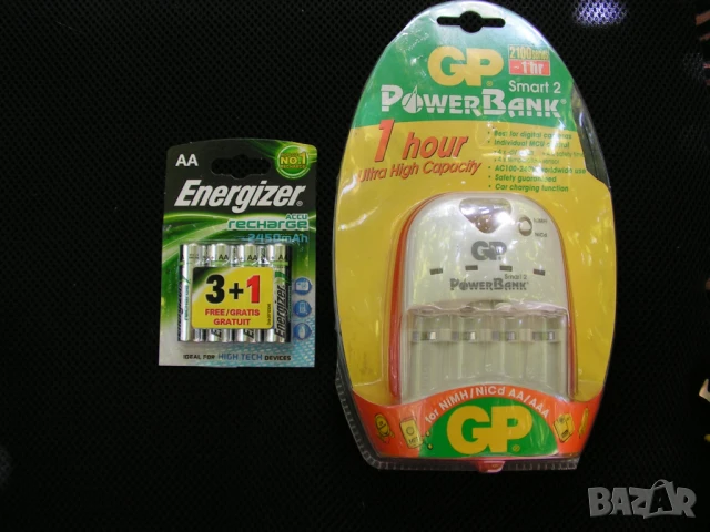 Зарядно устройство и 4 акумулаторни батерии АА  (R 6)