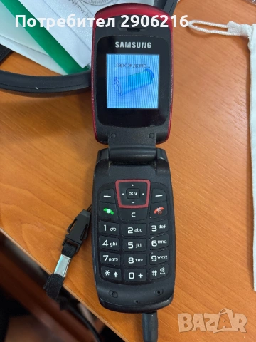 Продавам сгъваем телефон Samsung flip phone 