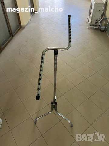 Метална закачалка за дрехи