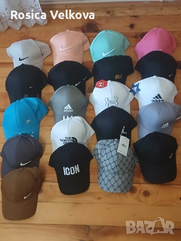 Маркови шапки с козирка 