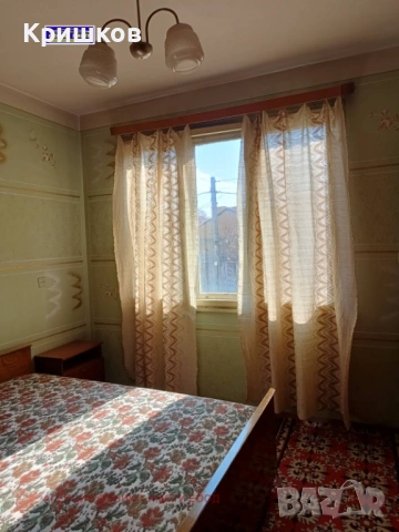 Продавам два етажа от триетажна къща с двор и гараж в Кюстендил, снимка 3 - Етаж от къща - 53948691