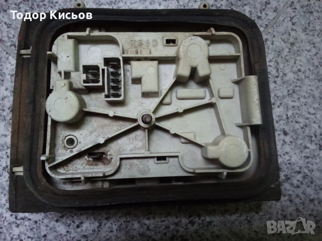 Оригинален десен стоп за Peugeot 205, снимка 4 - Части - 53928135