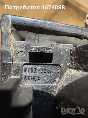 Малката неподвижна част на външната дръжка на врата на Range Rover Evoque само за 30лв. BJ32-224A44, снимка 5 - Части - 52743213