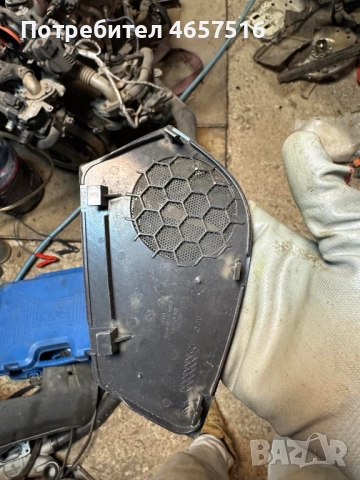 Решекта на задна лява врата на пищялка над говорителя Ауди А6 само за 20лв. 4f0035793, снимка 2 - Части - 52522071