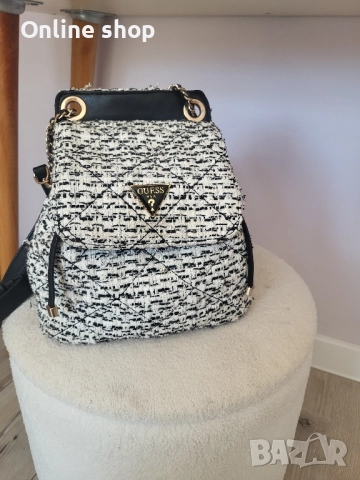 Оригинална раница букле Guess, снимка 4 - Раници - 51792925