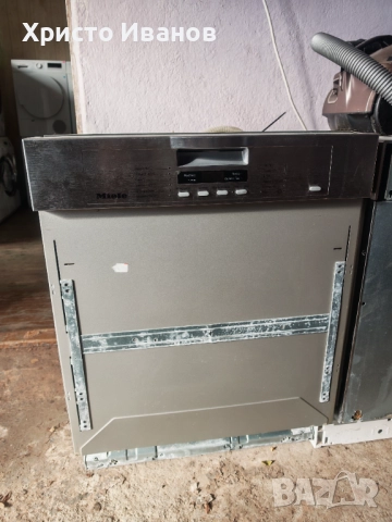 Съдомиялна Miele полувграждане