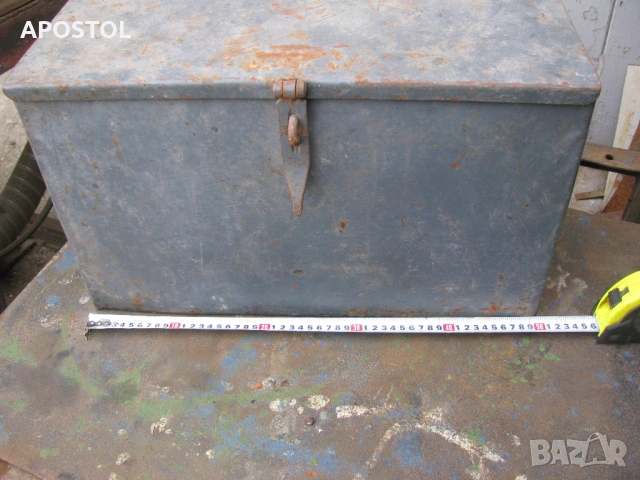 метална кутия сандък