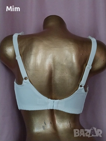 Hunkemoller 85 F Дантелен сутиен цвят екрю , снимка 5 - Бельо - 54035319