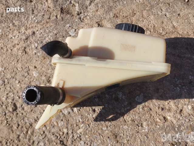 Казанче Хидравлична Течност Пежо Партнер - Ситроен Берлинго, снимка 4 - Части - 52327377