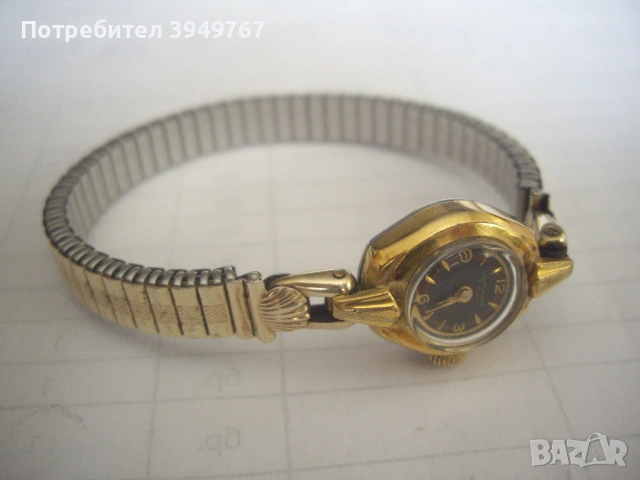 Стар дамски  позлатен часовник.