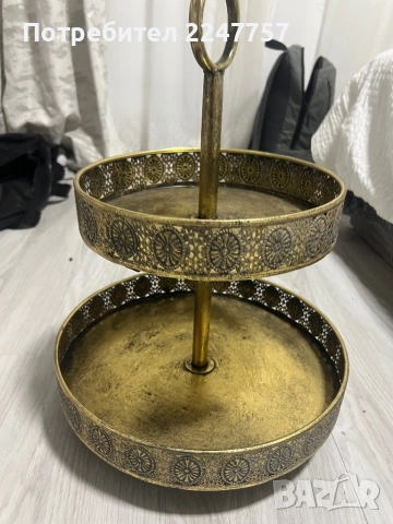 Огромна етажерка