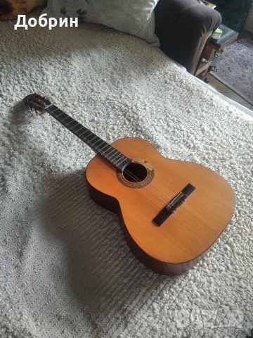 продавам акустична китара
