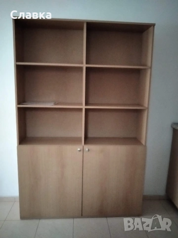 Продавам офис секции