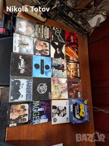 Продават се CD дискове. 