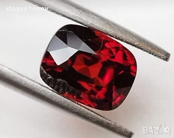 Изключително рядък червен циркон с VS чистота 2.09кт.! Сертифициран! Нов!, снимка 11 - Други - 50369797