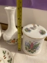Порцеланови вази Aynsley  ,бурканче на Fortnum & Mason и чинийка и звънче на Wedgwood, снимка 3