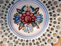 Декоративна ръчно декорирана чиния 20 см. диаметър. Майолика от Словения. С дупки за закачане и на с, снимка 2