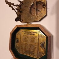 Компас със слънчев часовник от масивен бронз в дървена кутия, снимка 4 - Подаръци за мъже - 45080461