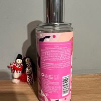 The body shop спрей за тяло The Body Shop Pink Pepper And Lychee Hair And Body Mist 150ml, снимка 2 - Козметика за тяло - 45799792