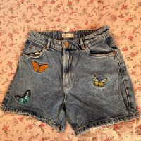 Къси панталонки с пеперуди, снимка 1 - Къси панталони и бермуди - 45436495