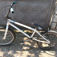 Продавам BMX защоти ми е малко има луфт и е заварвано единпът но стаеа да се кара , снимка 4 - Велосипеди - 45266131